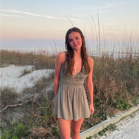 Meet your Posher, Lillian - Picture 1 of 1